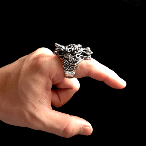 Dragon wing ring on the finger | Armored Drake